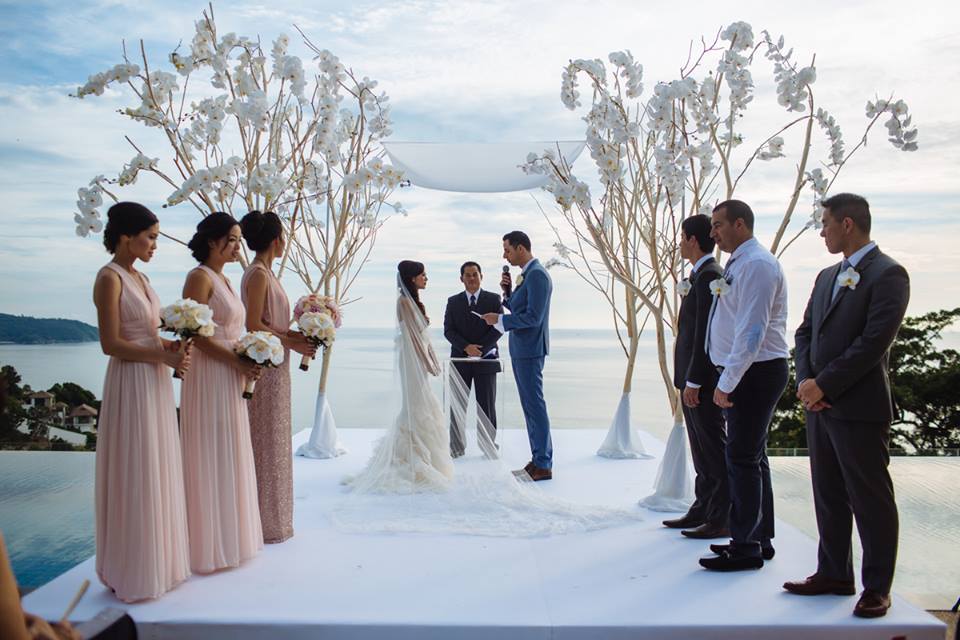 Whether you choose a garden, a beach, or a yard, the natural elements will . Your Guide To Beautiful Outdoor Wedding