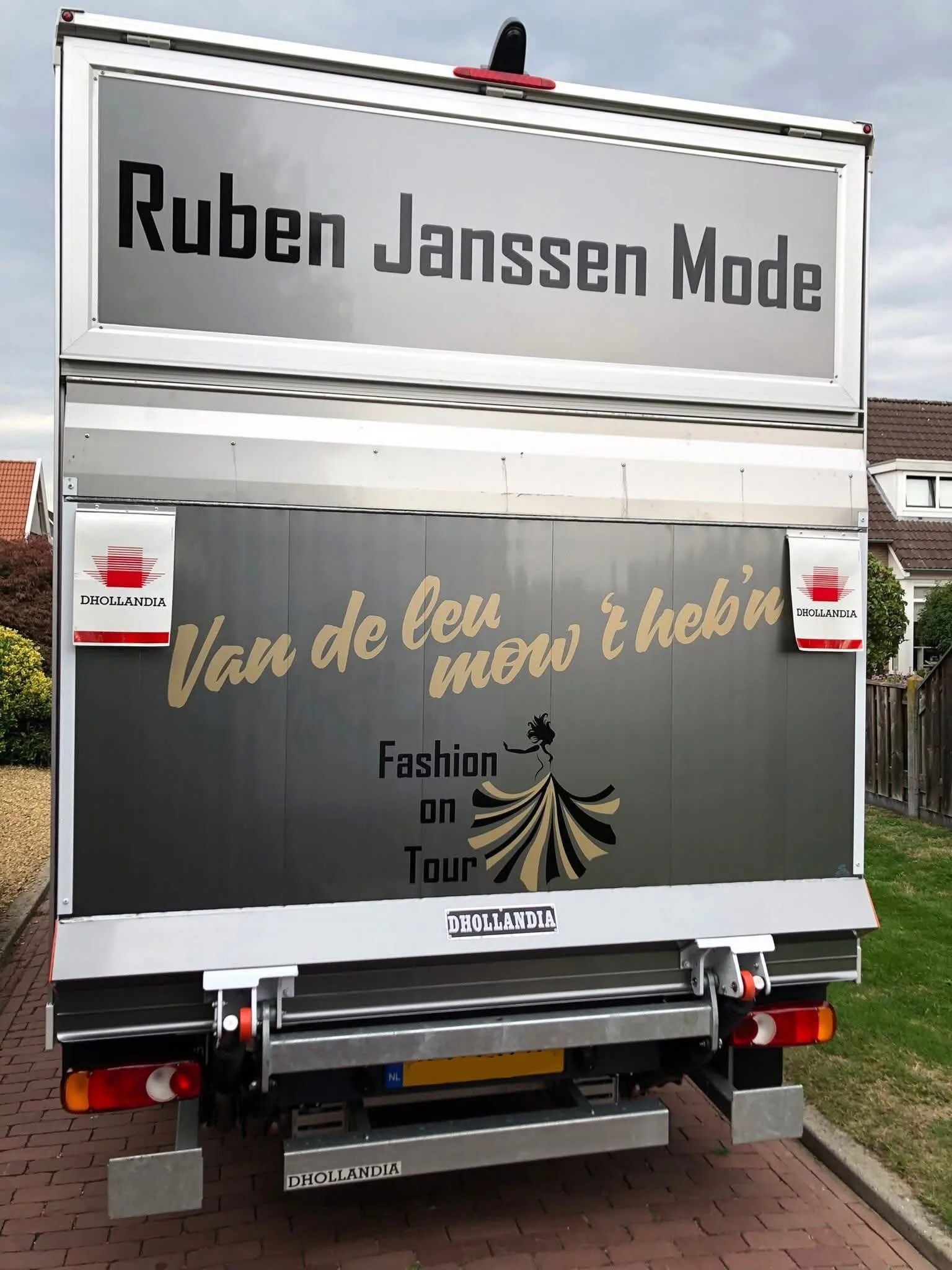 voertuigbelettering, bedrijfsreclame, bedrijfsbus reclame, bedrijfsauto reclame, bedrijfsbus wrappen, reclame op voertuig, reclame op auto, autoreclame, signklus, twente