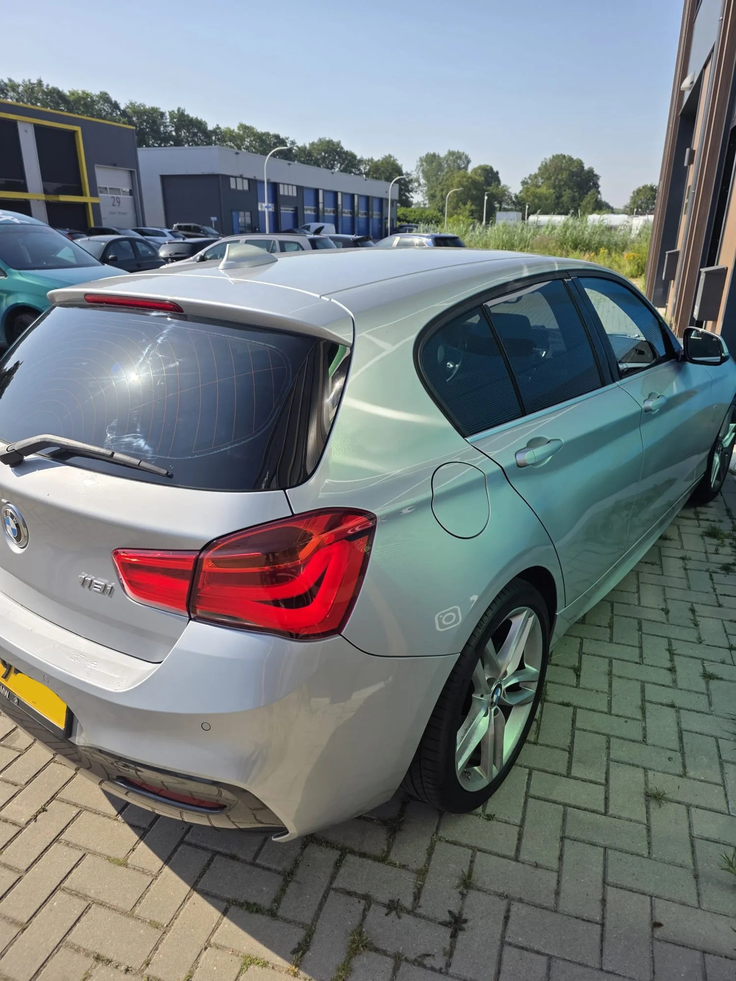 tinten, cartint, ramen blinderen, autoramen blinderen, ruiten blinderen, donkere ramen, donkere ruiten, chameleon tint, kameleon tint, signklus, twente