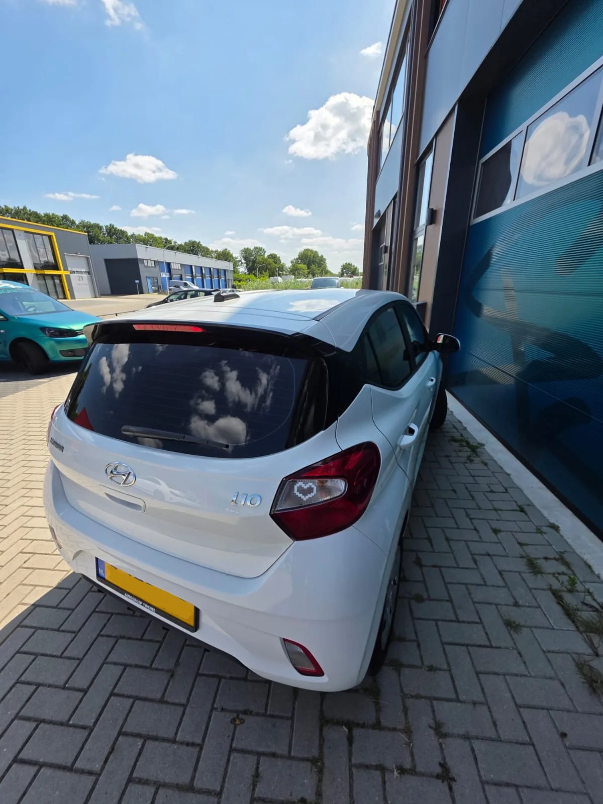 tinten, cartint, ramen blinderen, autoramen blinderen, ruiten blinderen, donkere ramen, donkere ruiten, chameleon tint, kameleon tint, signklus, twente