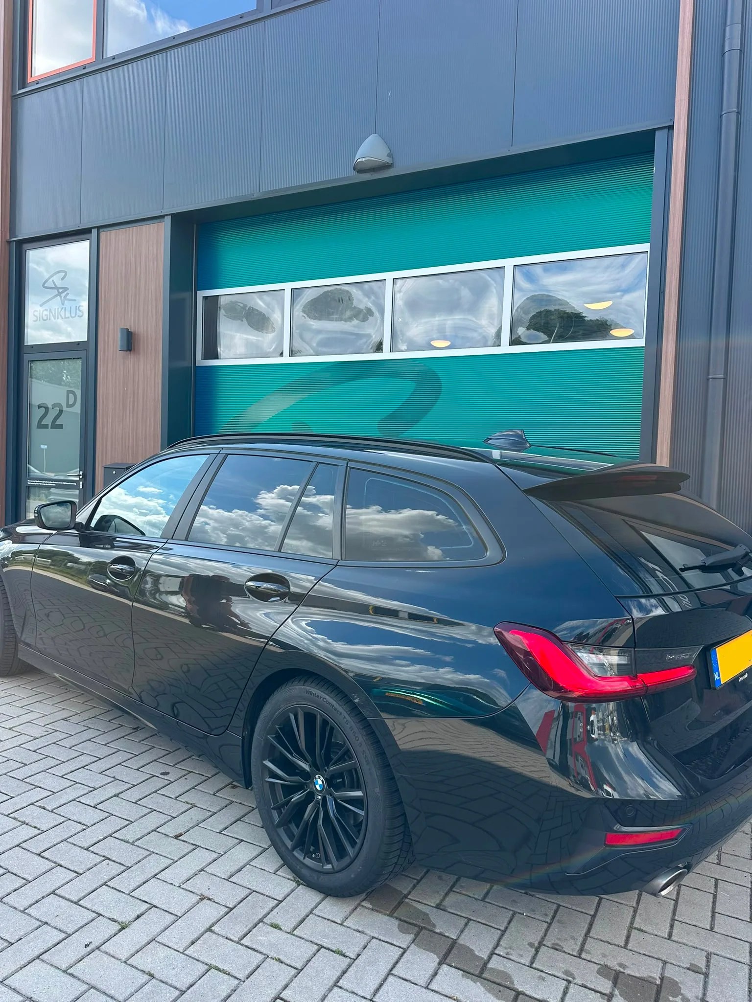tinten, cartint, ramen blinderen, autoramen blinderen, ruiten blinderen, donkere ramen, donkere ruiten, chameleon tint, kameleon tint, signklus, twente