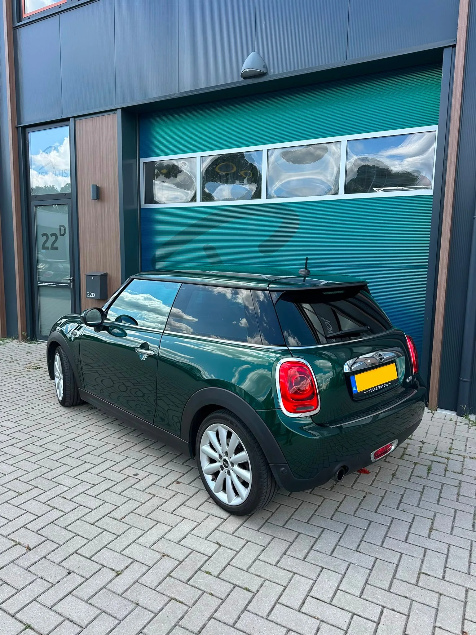 tinten, cartint, ramen blinderen, autoramen blinderen, ruiten blinderen, donkere ramen, donkere ruiten, chameleon tint, kameleon tint, signklus, twente
