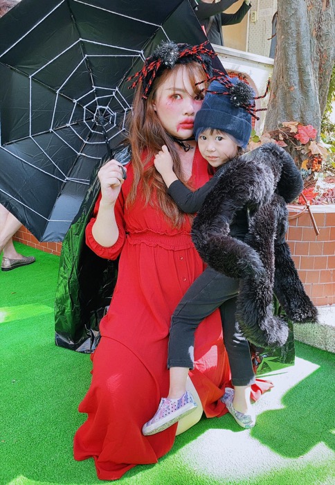 2019萬聖節變裝-自製蜘蛛裝＆吸血鬼媽媽