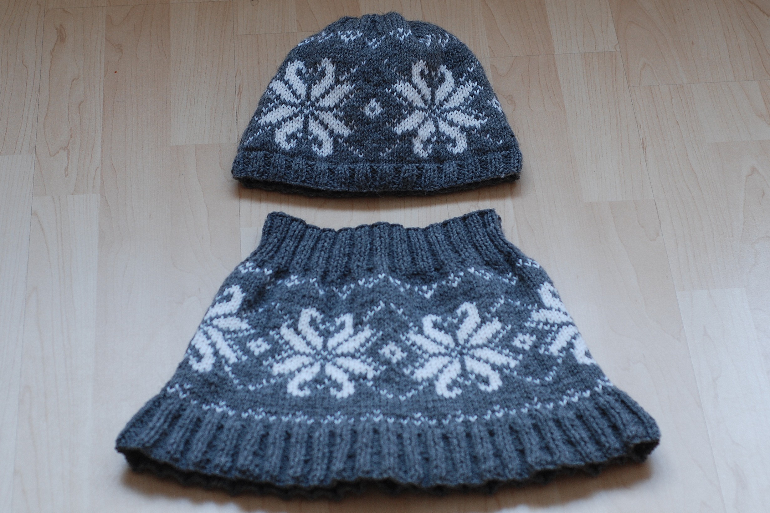 Moteriška kepurė ir kaklas - šalikas, 80% vilna, 20% akrilanas