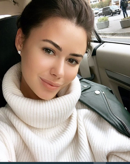 She Sent You Private Message, Click To Reply -