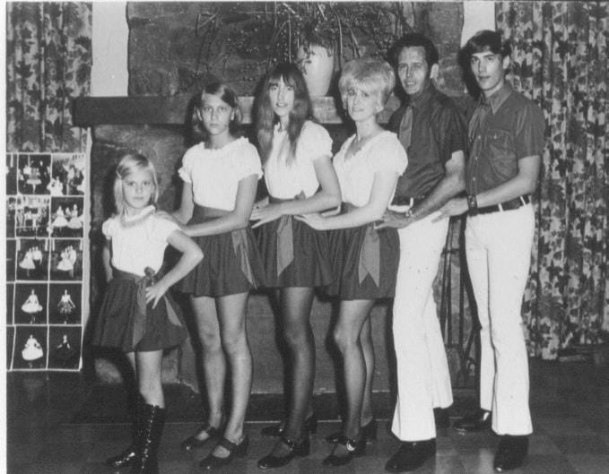 Simone Nichols Pace Preserving Appalachian Traditions - Premium Light Illustration Gallery - Full HD