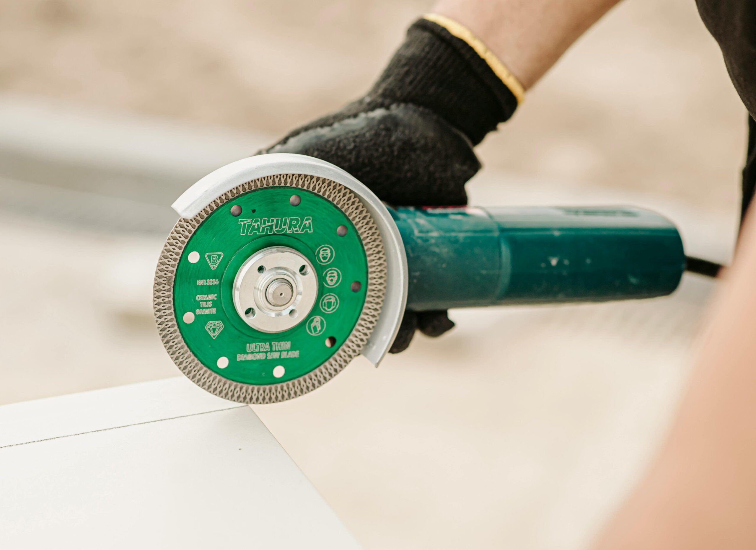 Pebbledash Removal Ardsley - Ultra Thin Diamond Saw Blade cutting ceramic tiles