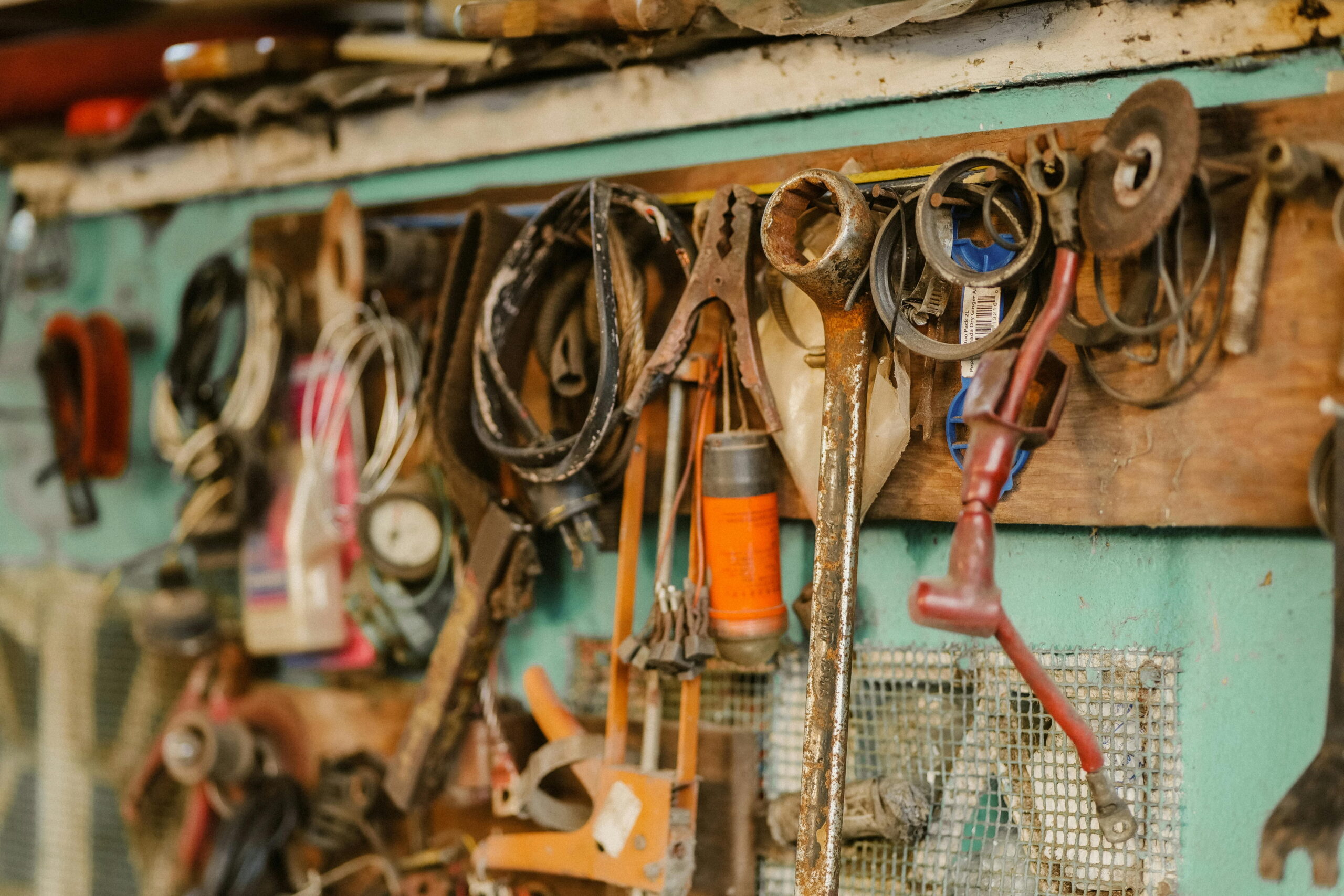 Paint scuttle vs tray for large faades: essential tools and equipment from Simple Solution 4 U Ltd for external rendering materials and plastering services