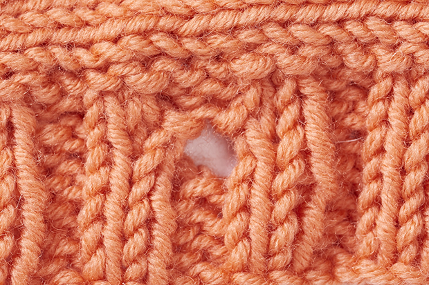 Double decrease buttonhole