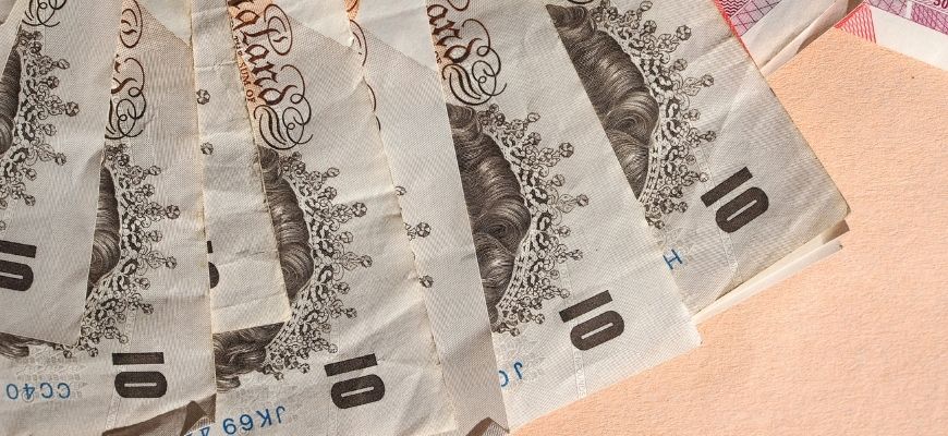 10 pound notes