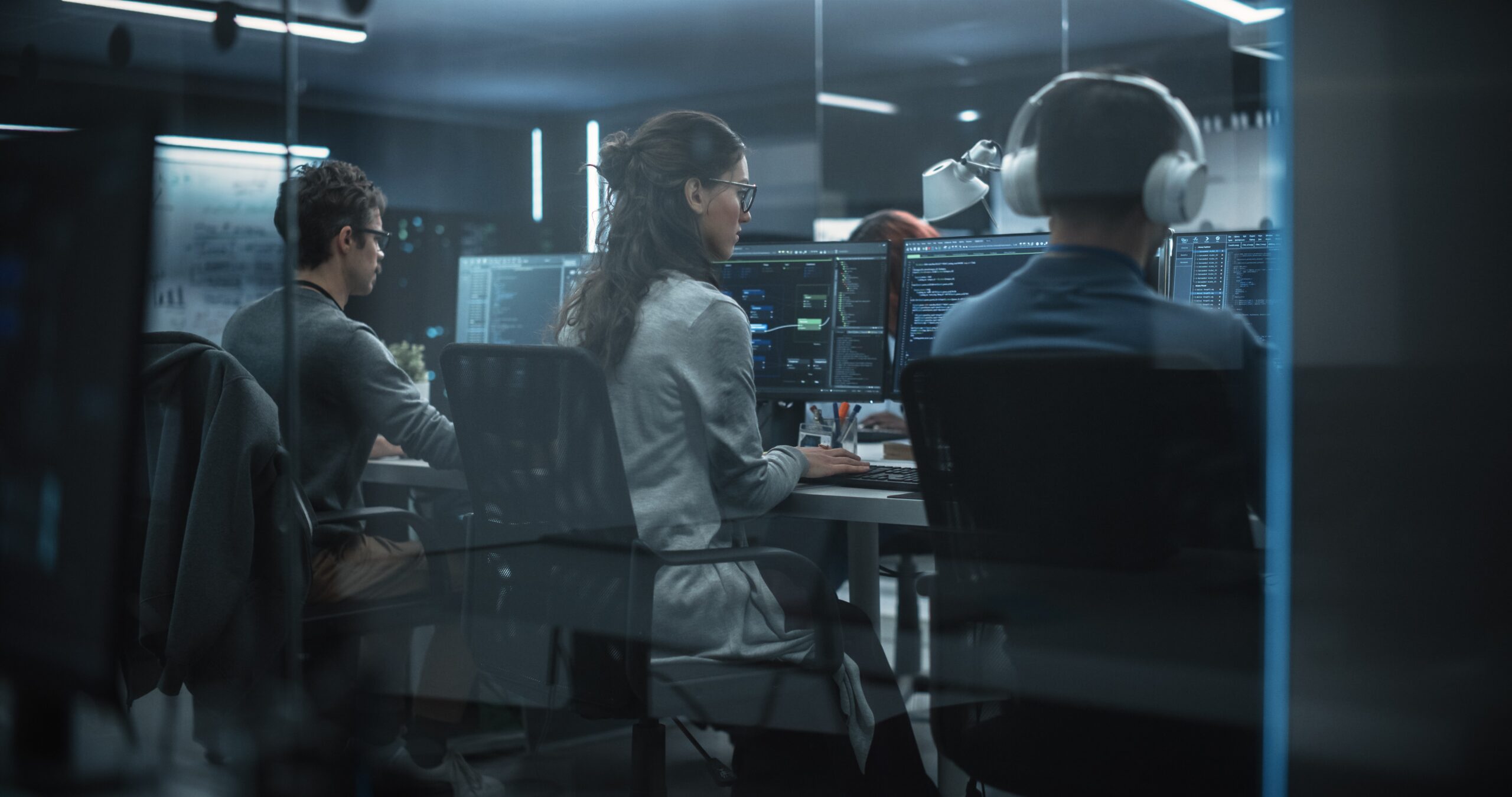 Building Trust Between Human Analysts and AI Agents Through Repeated Exercises