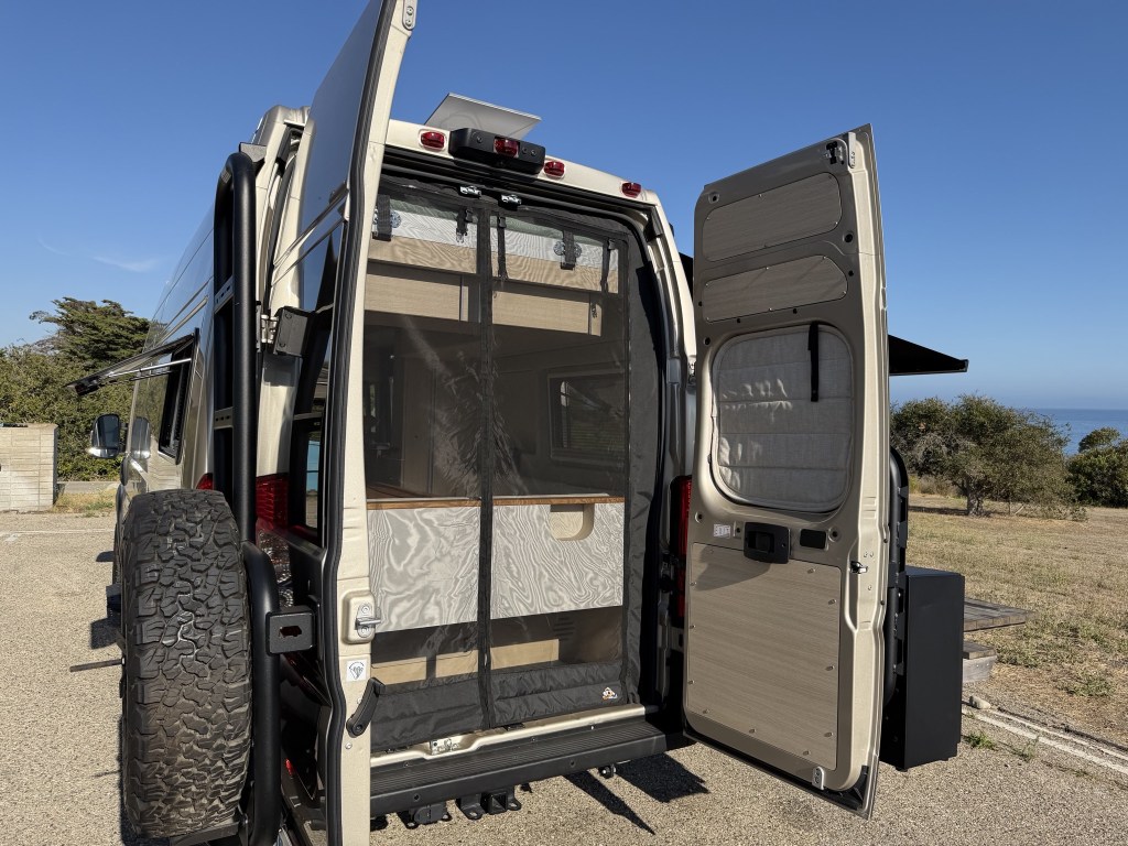 Noovo Plus exterior