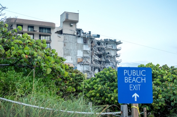 Parte del edificio que se derrumbó en Miami, Florida. 