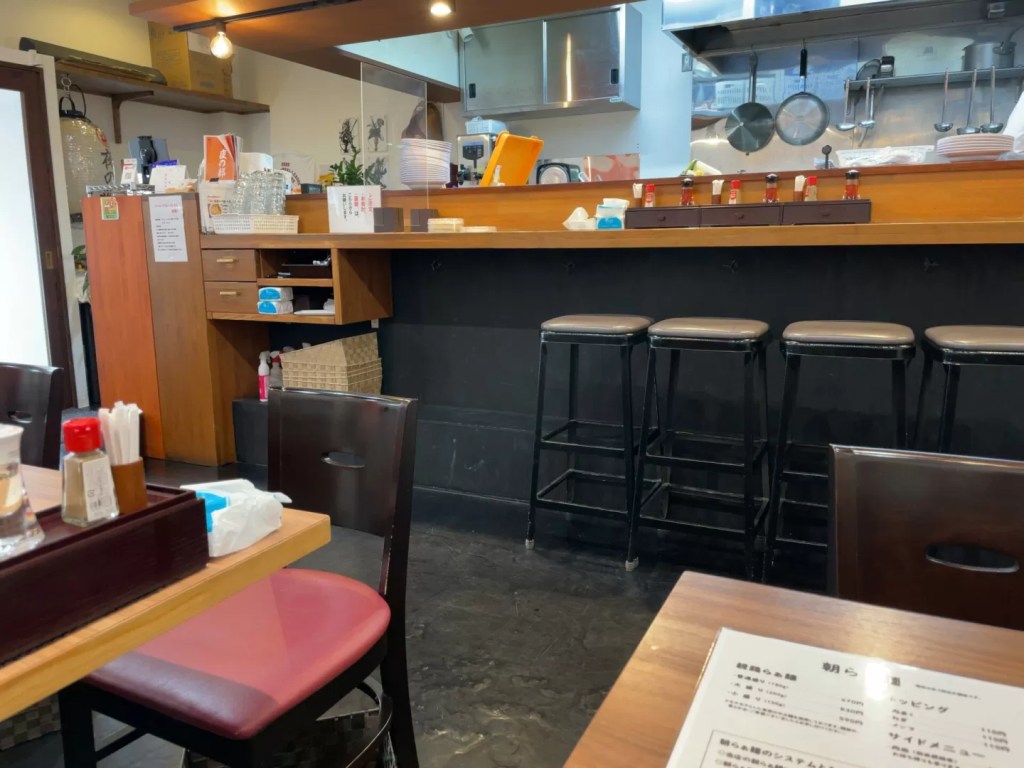 親鶏らぁ麺 いし川さんの店内