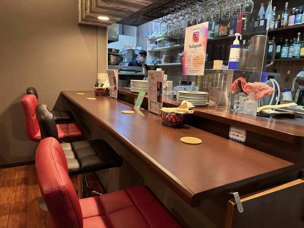 晴レル夜さんの店内(カウンター席)