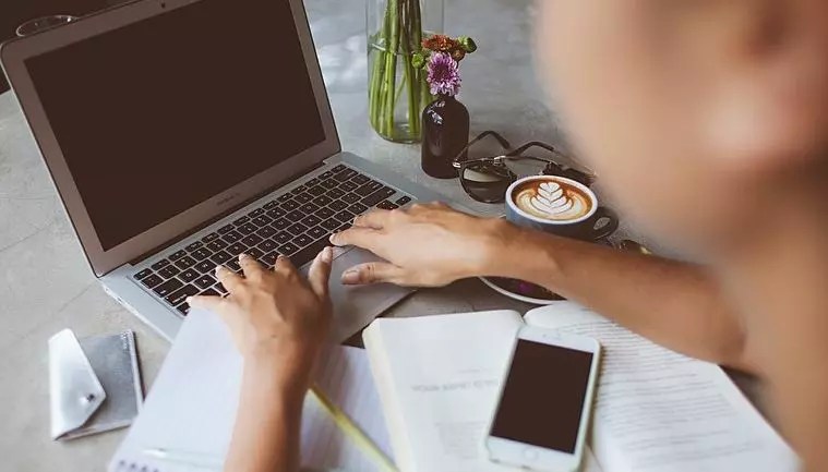 perbedaan-copywriter-dan-scriptwriter