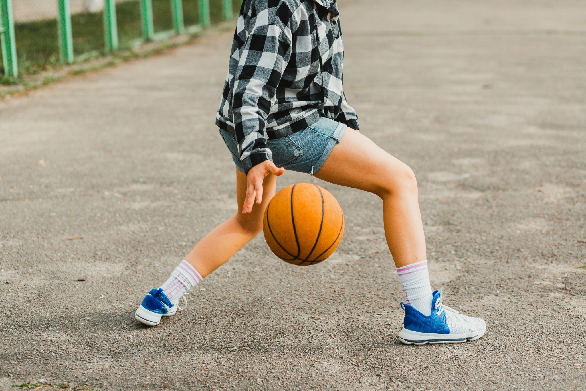 Stop Asal Beli! Ikuti 7 Tips Memilih Sepatu Basket Anak yang Anti Cedera