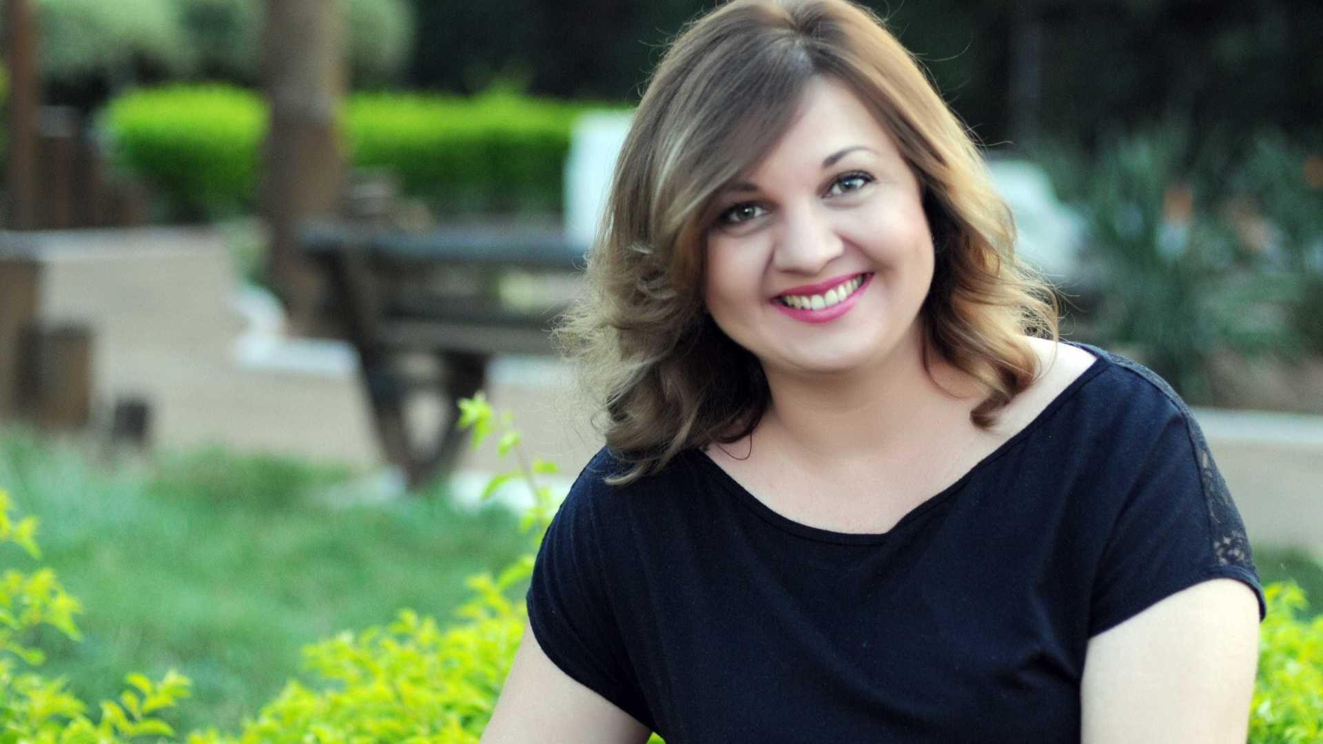 Carina Rissi lança “No mundo da Luna” com nova capa e conto extra