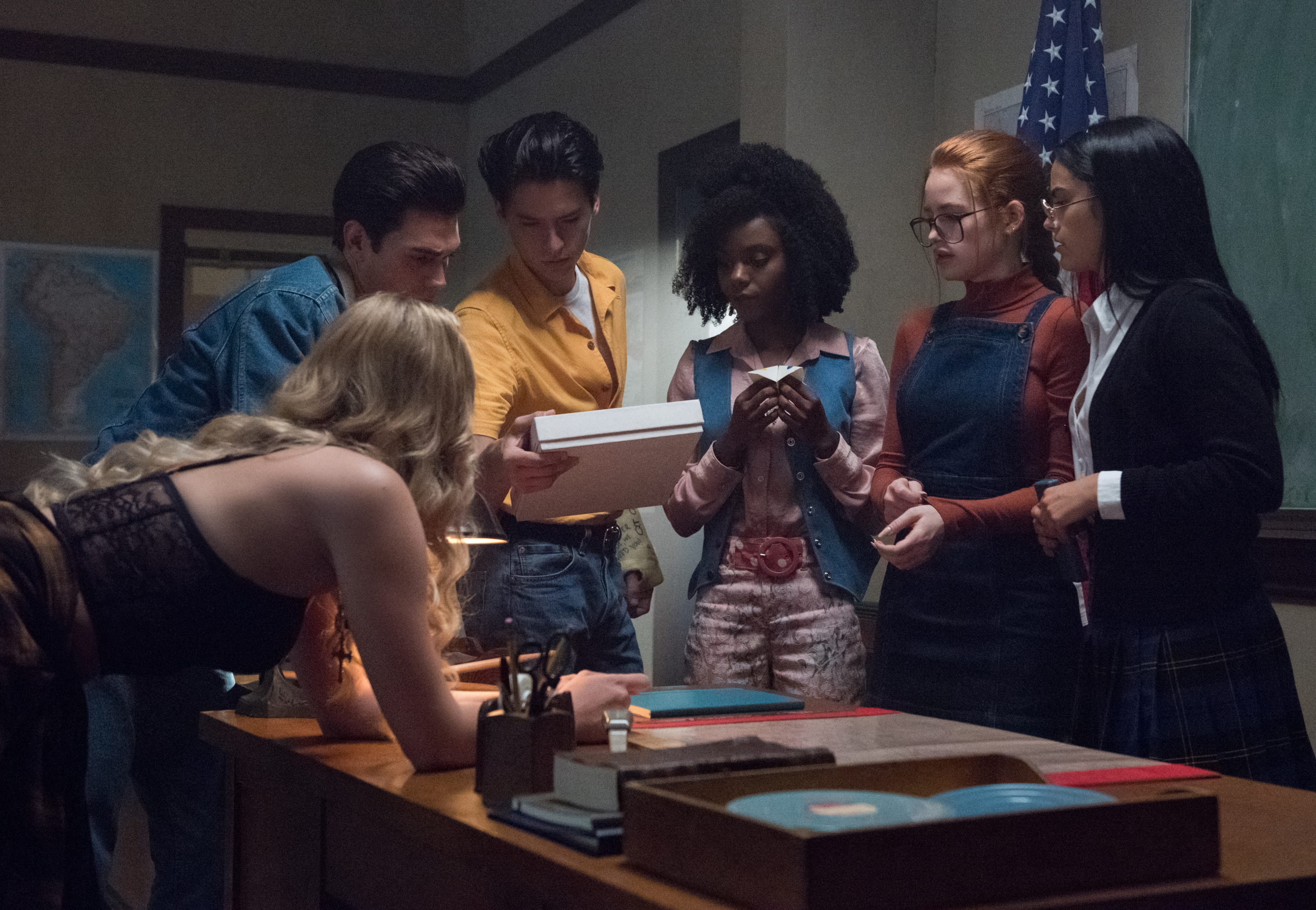 Protagonistas de “Riverdale” interpretam seus próprios pais no episódio inédito de amanhã