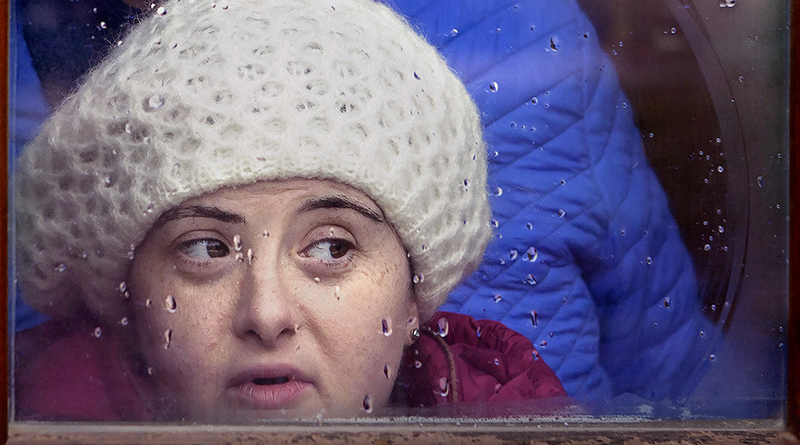 Jovem com Síndrome de Down encara a vida com alegria no trailer de “Dafne”