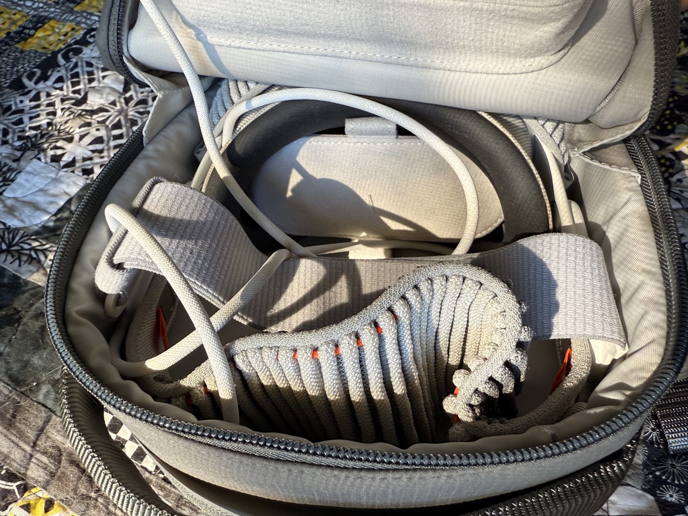Review: Belkin Travel Bag and Head Strap for Vision Pro – Six Colors