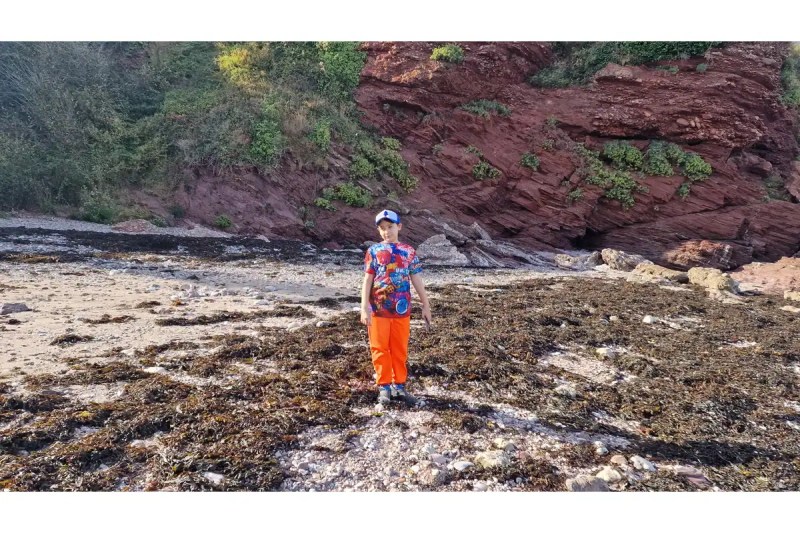 Red cliffs on the Devon coast near Paignton — Riviera family holiday comparison