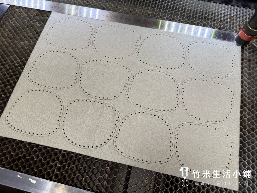 不織布吊飾雷切比手剪更耐用?精密工法打造客製化拼貼小物 1 不織布客製化吊飾與裝飾品,輕巧多色