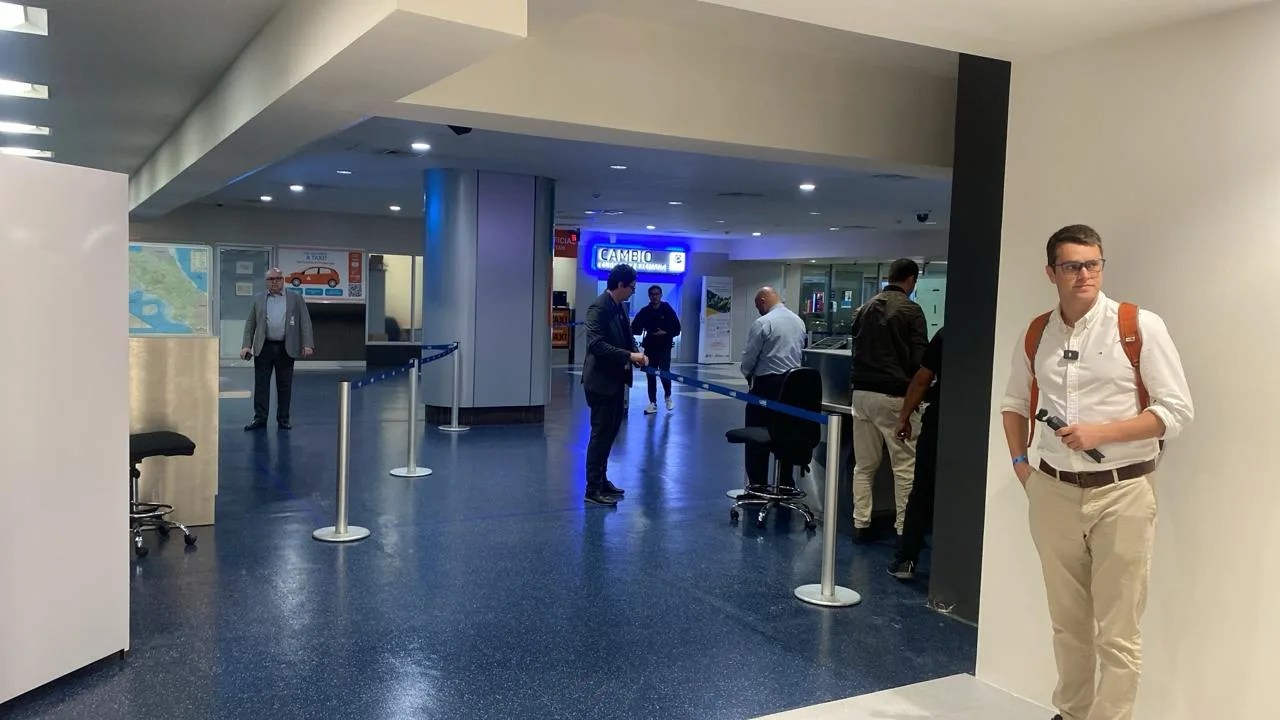 New arrivals terminal at Juan Santamaría International Airport in Costa Rica with modern passenger facilities