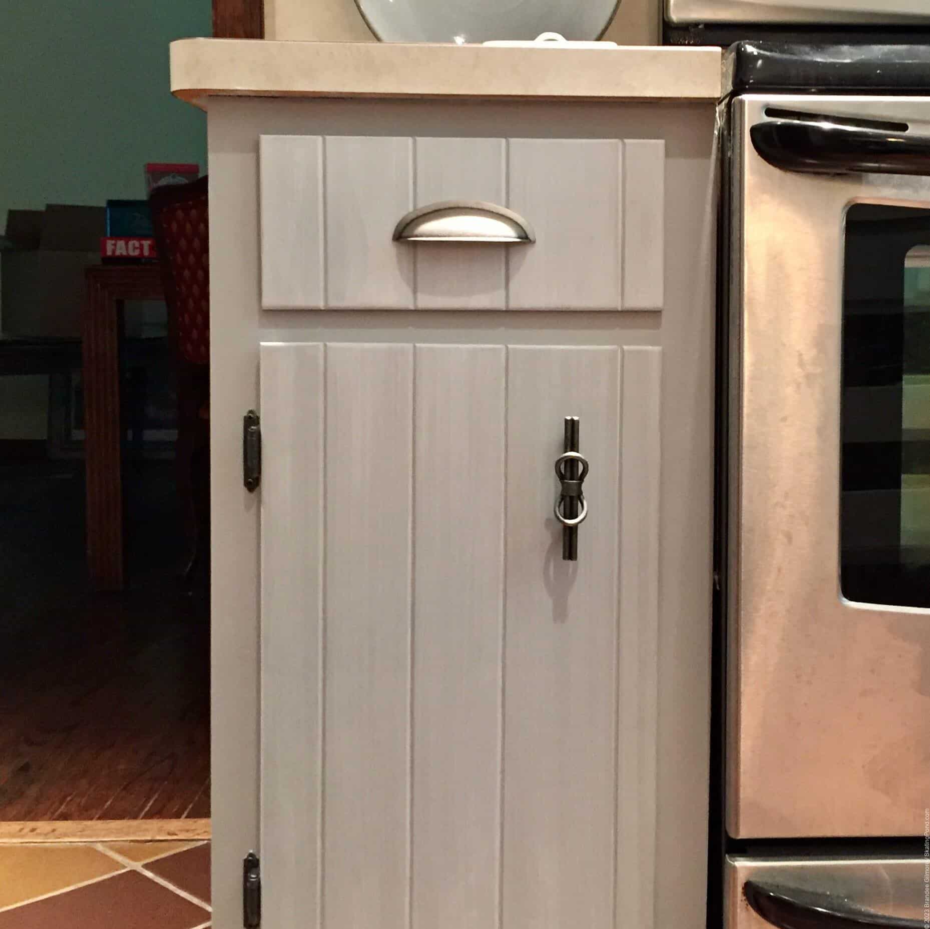 Coastal french country kitchen: cabinets