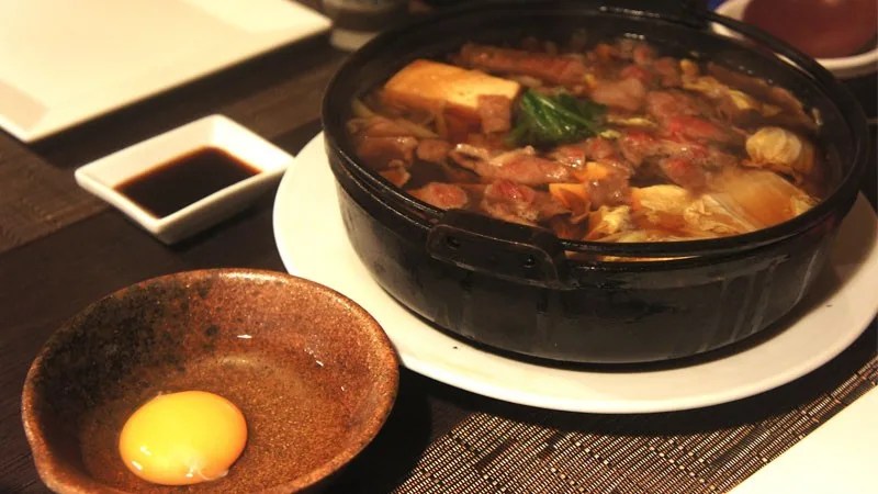 Por que os japoneses comem ovo cru? Não tem perigo? egg