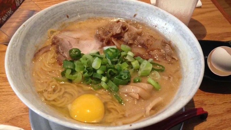 Por que os japoneses comem ovo cru? Não tem perigo? eggs