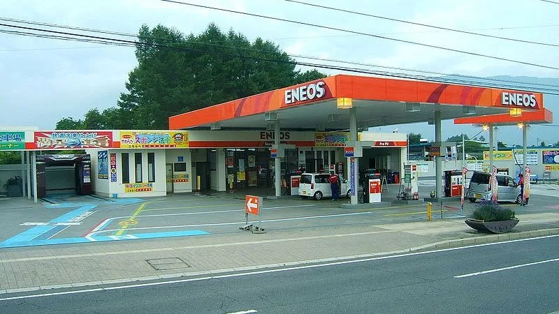 Como são os postos de gasolina no Japão?