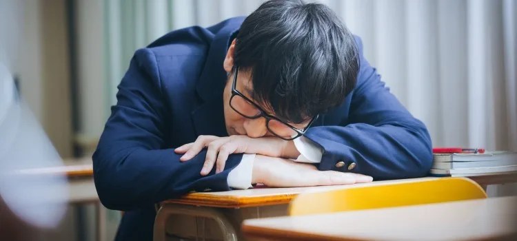 Inemuri - Japoneses cochilando em locais públicos Inemuri - Japoneses cochilando em locais públicos