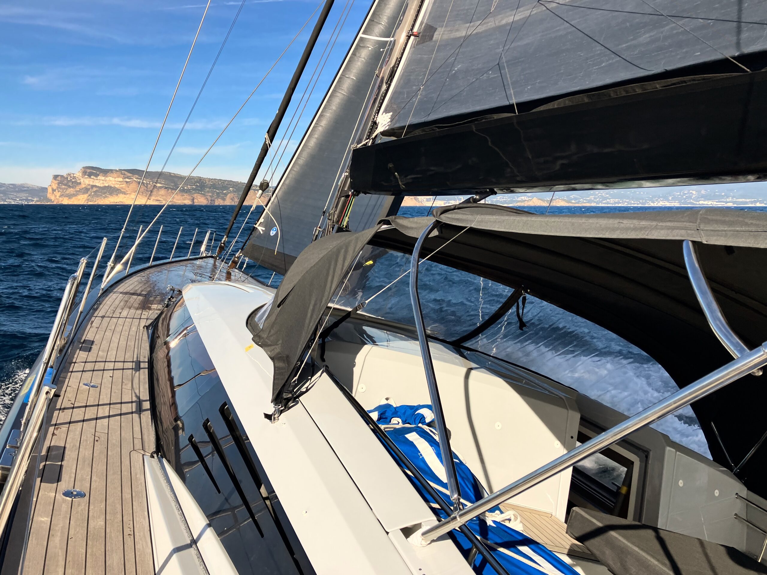 Sous voiles à bord d'un CNB 76