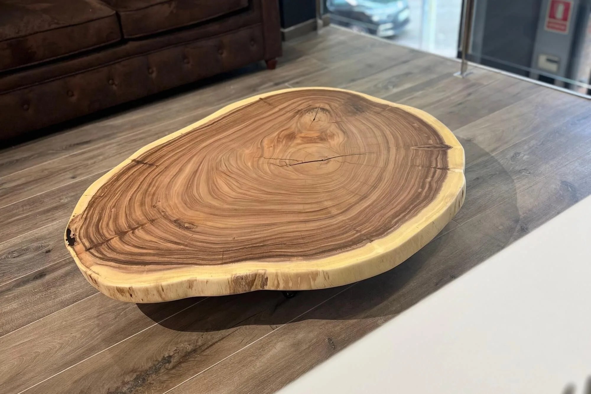 Mesa centro rodaja amberwood