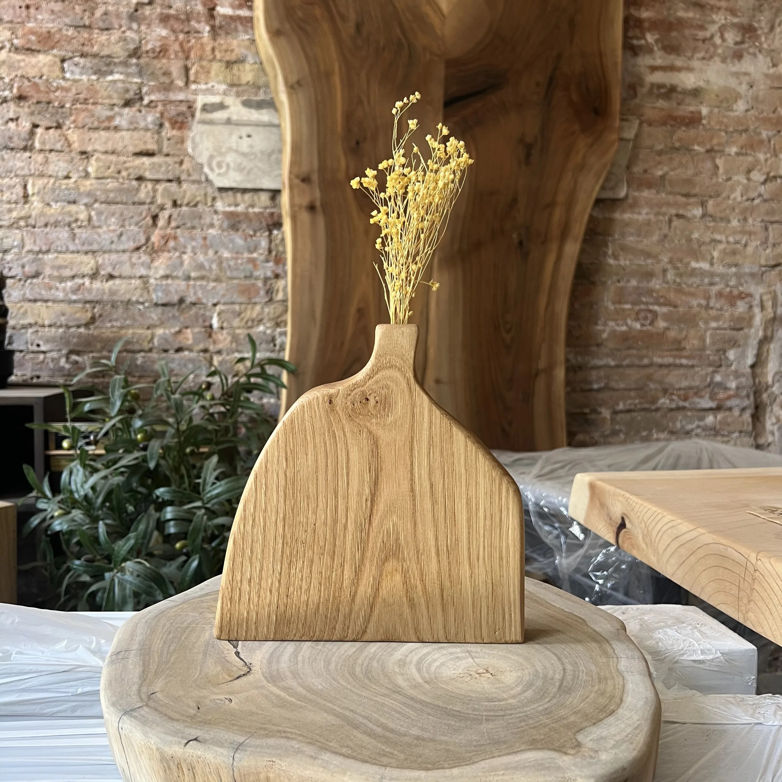 Flora · Jarrón de madera maciza