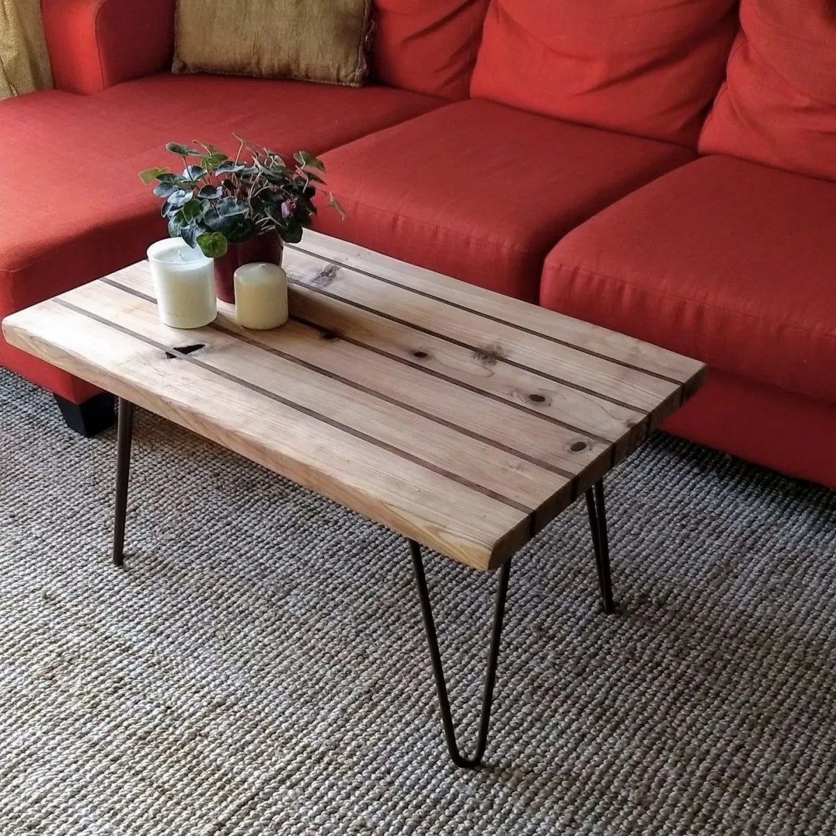Mesa de centro artesanal en madera de ciprés