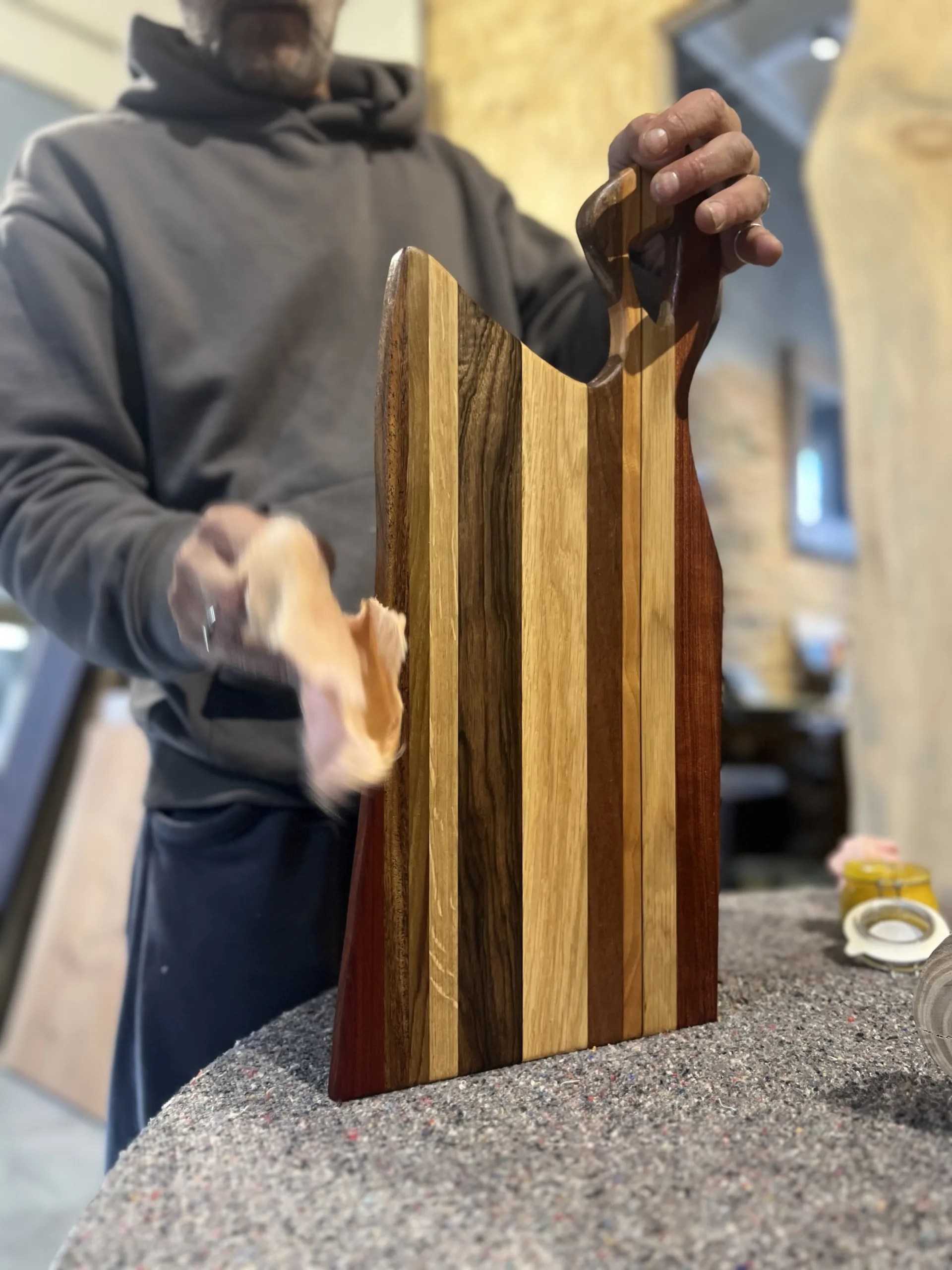 Tabla Koral Mixta – Roble & Amberwood 57×23 cm