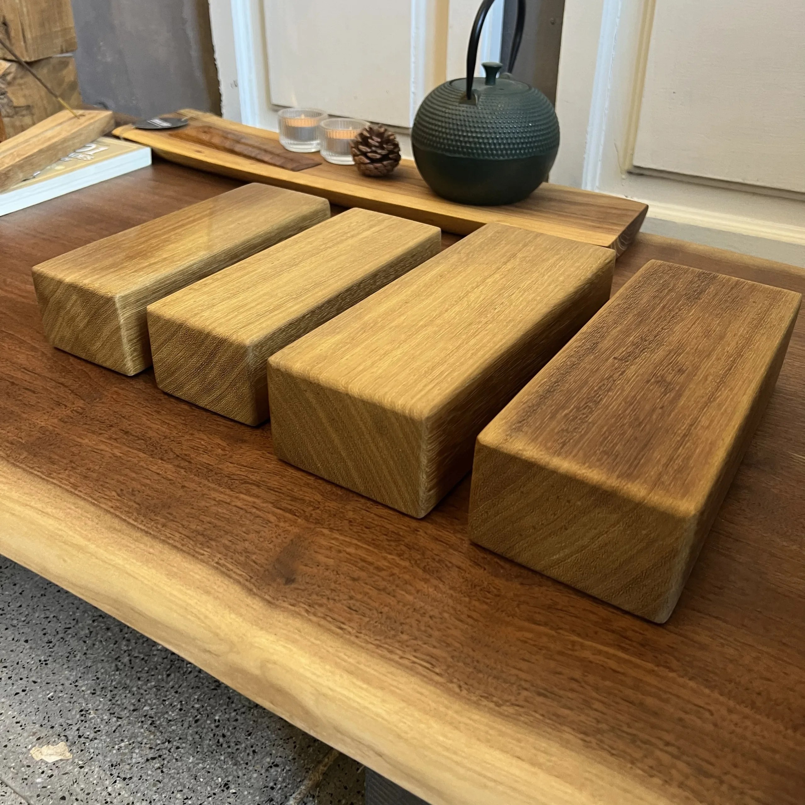 Ladrillo de yoga de madera maciza (iroko)