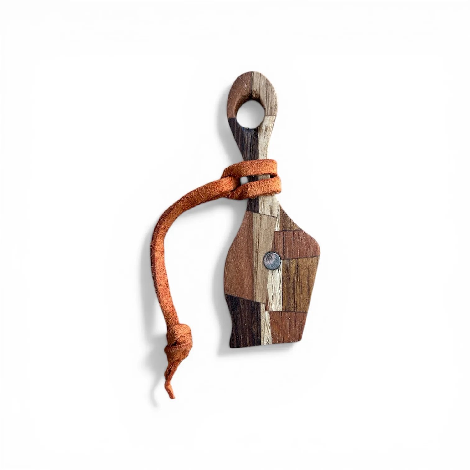 Llavero de madera artesanal con imán