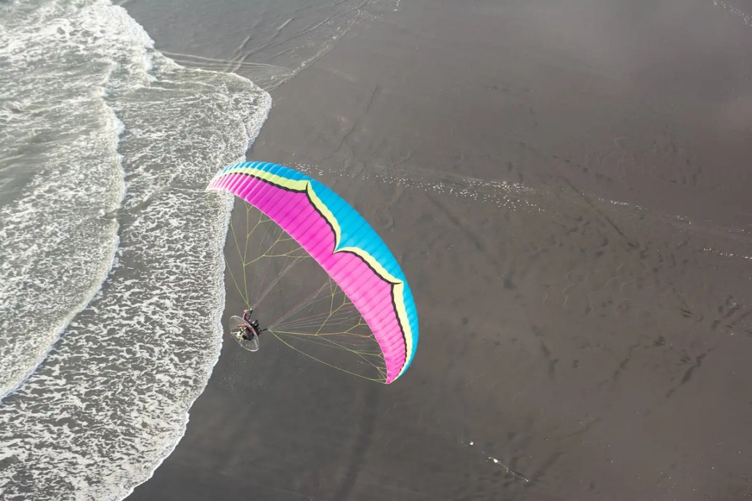 42ca29e9409d1207b9b5097dba9a2d9c54b02f76-1200x800 The Spyder 3 offers massive improvements in handling, launch behavior, and top speed. The first things a Spyder pilot will notice is better inflation and launch characteristics, and significantly more agile and precise handling.