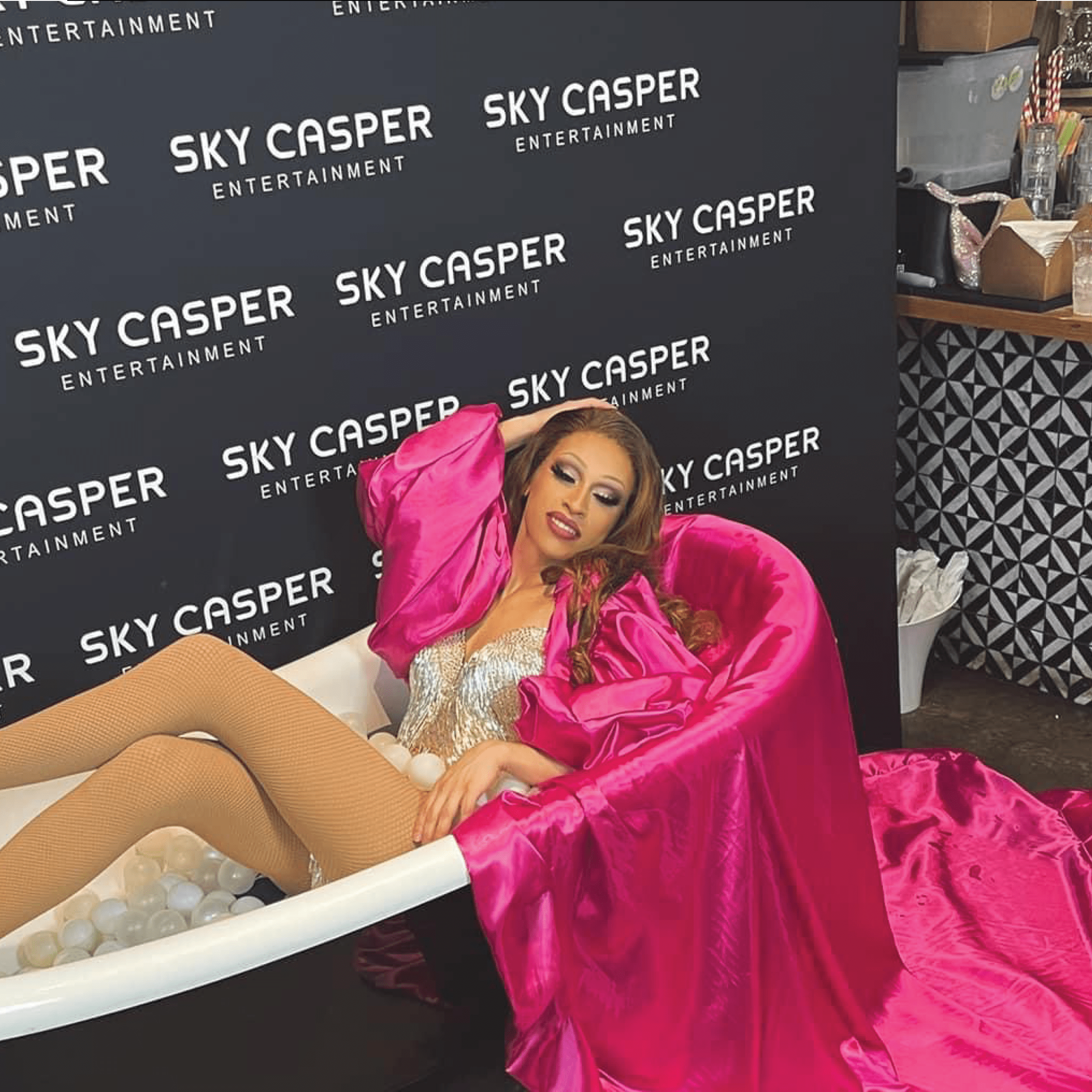 drag-extravaganza-the-place-2-be-downtown-hartford-sky-casper