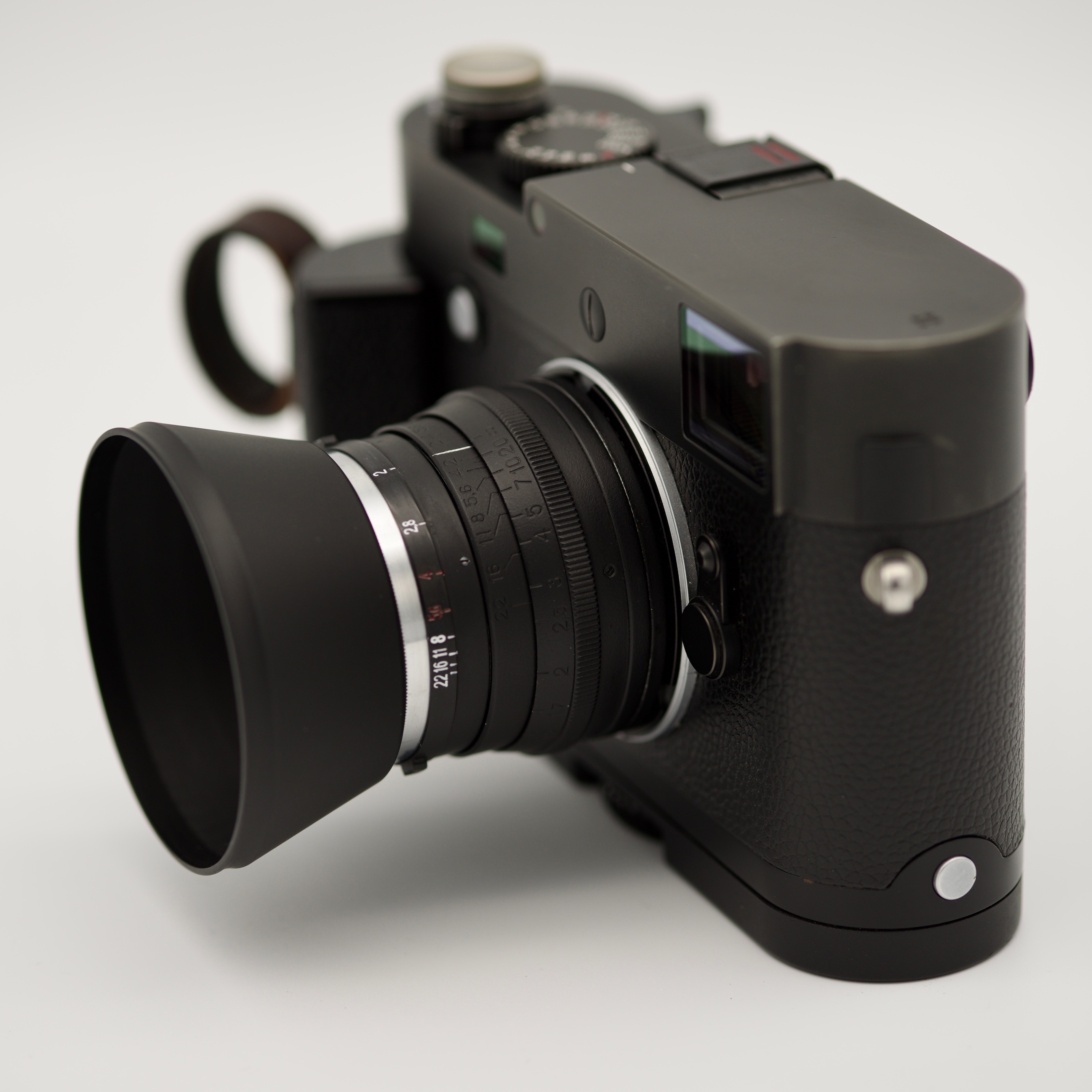 Carl Zeiss Jena 5cm f/2 Sonnar – Leica RF Black – SN: 1629496
