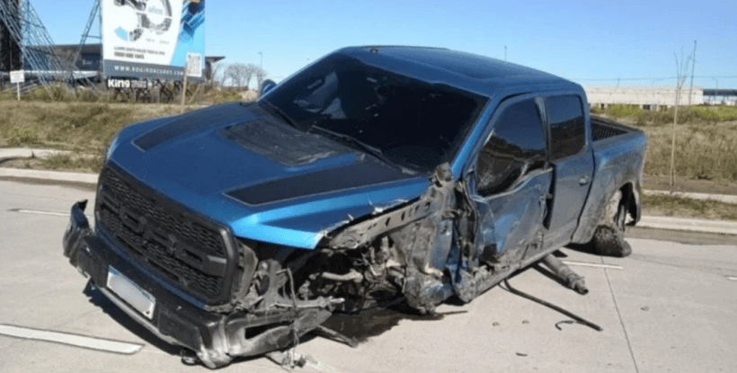Fuerte choque en la Avenida Newbery con una camioneta de un jugador de Rosario Central