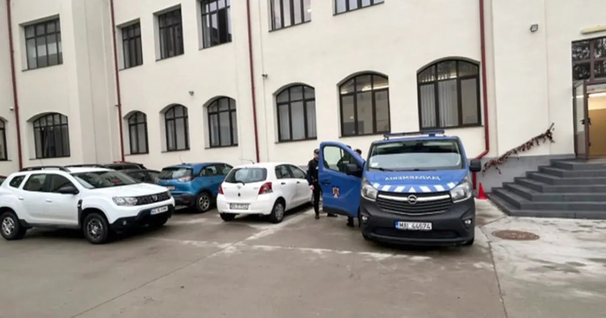 Jandarmi la intervenția în urma incidentului violent de la un liceu din Pitești.