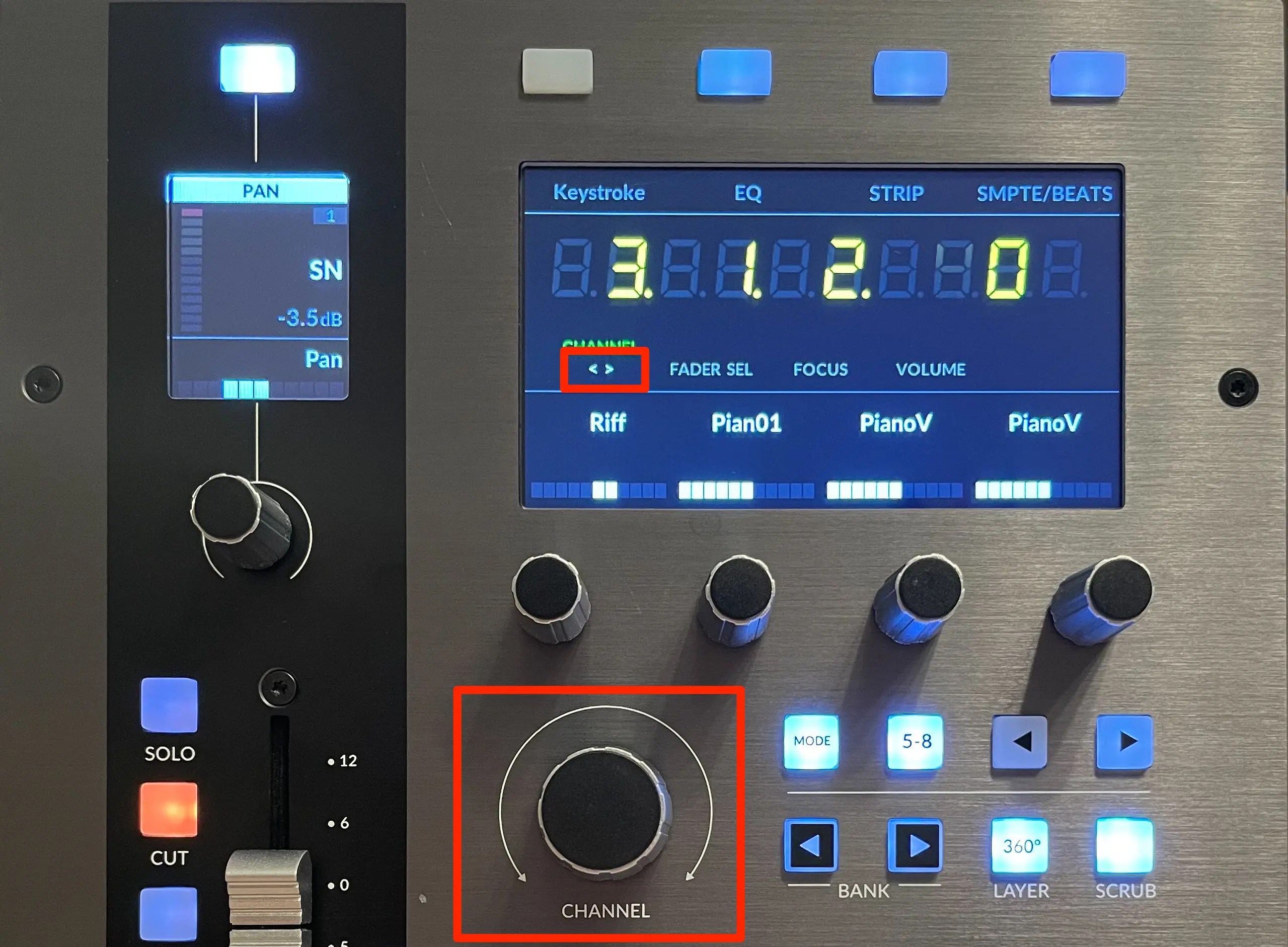 AVID Artist Control V2 フェーダーコントローラー AVID Artist Control V2 - Control Surface SonoVente.com - en