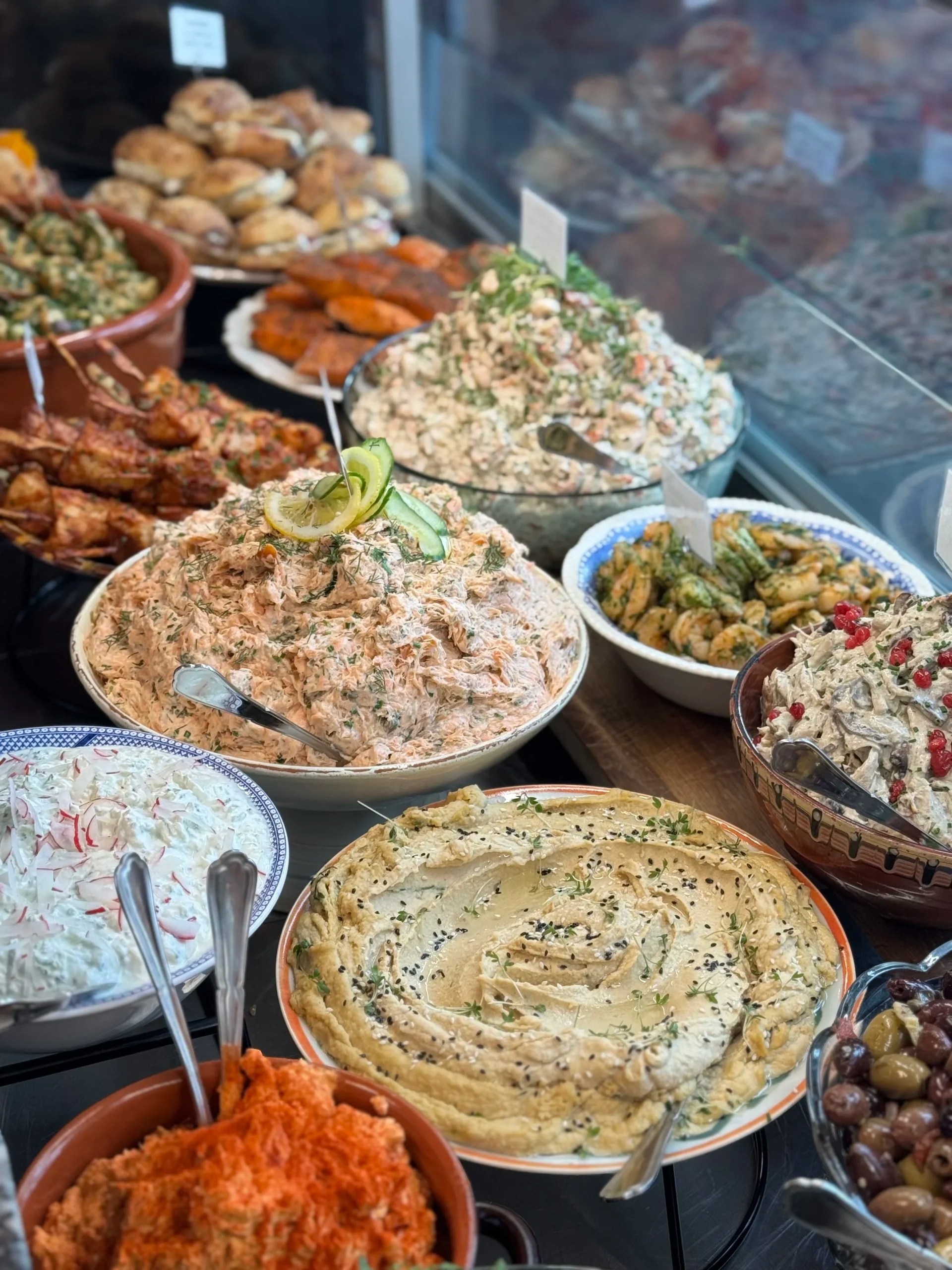 Forrådskammerets eget foto fra delikatessen og caféen i Auning.