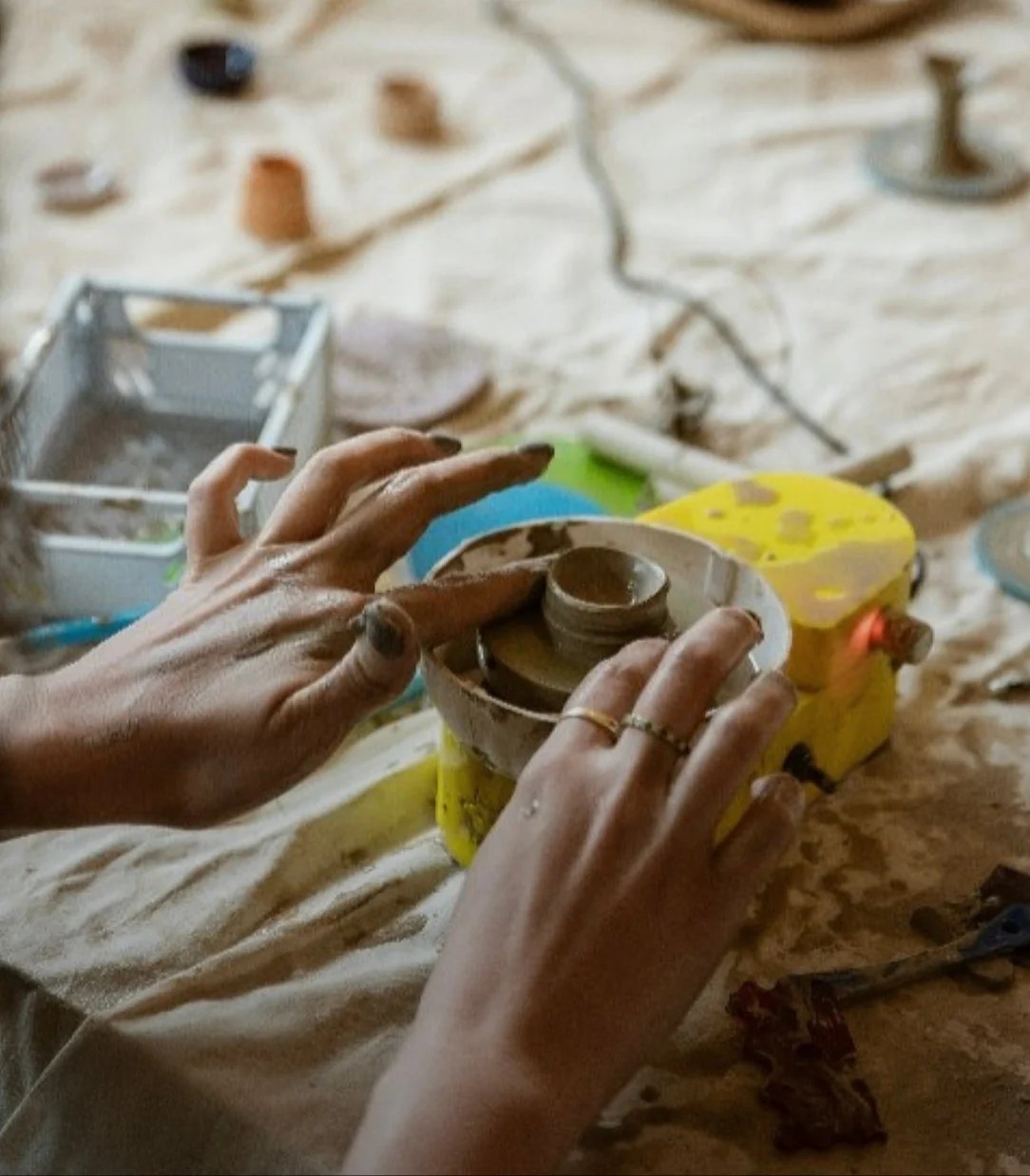 Learn Small Ceramics - Elegant Geometric Image - Desktop