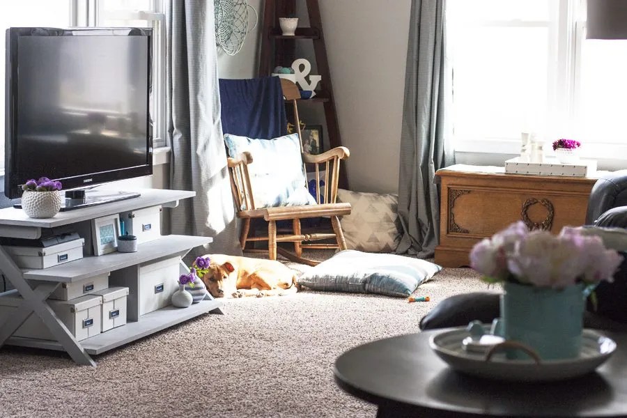 From dark to light: a painted tv stand makeover using chalk paint