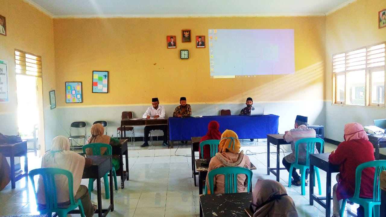 Tidak ada acara kelulusan dan foto bersama seperti tahun sebelumnya. Rapat Pembagian Tugas Tahun Pelajaran 2020 2021 Website Resmi Sman 1 Pringgarata